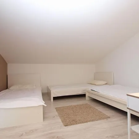Bozo 1418 Apartman Peroj